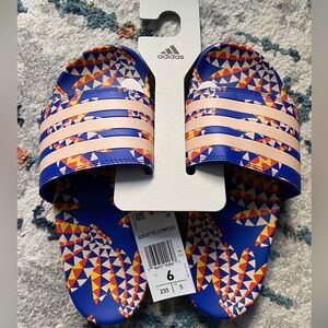 NWT ADILETTE COMFORT Adidas slides size 6
